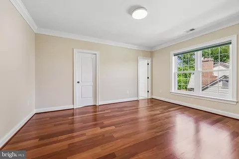 Bedroom - 7008 Hamel Hill Ct, Mclean, VA 22101 photo 8 of 13