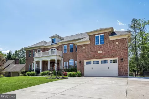 Exterior - 7008 Hamel Hill Ct, Mclean, VA 22101 photo 5 of 18