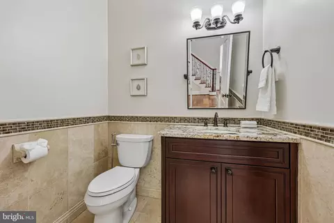 Bath - 7008 Hamel Hill Ct, Mclean, VA 22101 photo 1 of 11