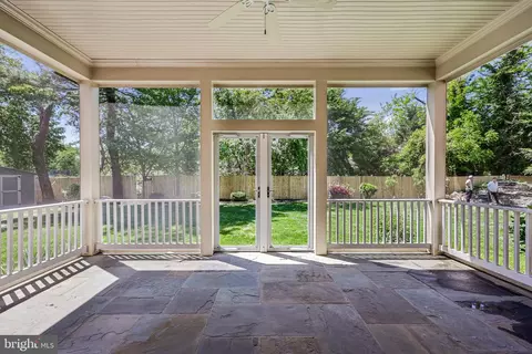 Exterior - 7008 Hamel Hill Ct, Mclean, VA 22101 photo 7 of 18