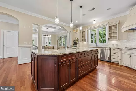 Kitchen - 7008 Hamel Hill Ct, Mclean, VA 22101 photo 5 of 10