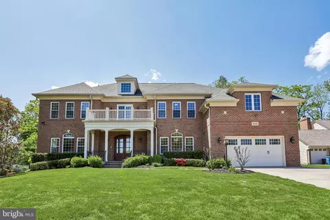 Exterior - 7008 Hamel Hill Ct, Mclean, VA 22101 photo 3 of 18