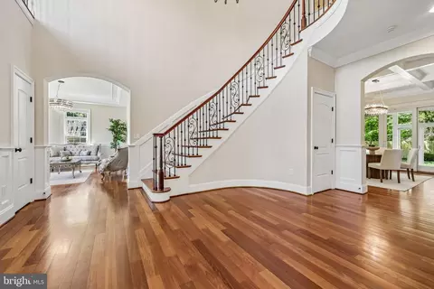 Entry Way - 7008 Hamel Hill Ct, Mclean, VA 22101 photo 4 of 15