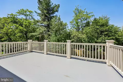 Exterior - 7008 Hamel Hill Ct, Mclean, VA 22101 photo 10 of 18