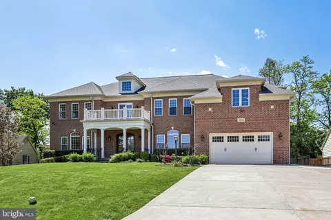 Exterior - 7008 Hamel Hill Ct, Mclean, VA 22101 photo 2 of 18