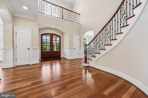 Entry Way - 7008 Hamel Hill Ct, Mclean, VA 22101 photo 5 of 15