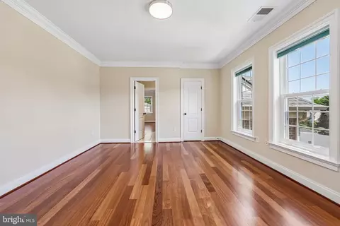 Bedroom - 7008 Hamel Hill Ct, Mclean, VA 22101 photo 5 of 13