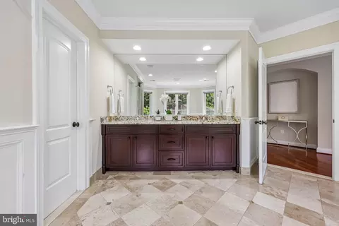 Entry Way - 7008 Hamel Hill Ct, Mclean, VA 22101 photo 13 of 15