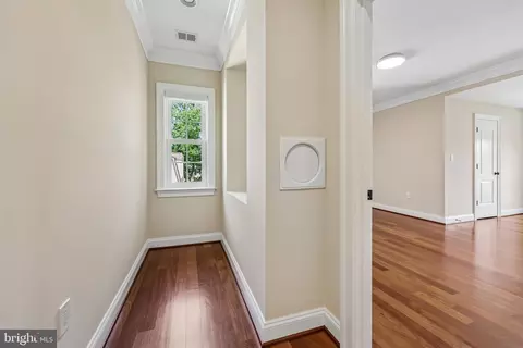 Entry Way - 7008 Hamel Hill Ct, Mclean, VA 22101 photo 12 of 15