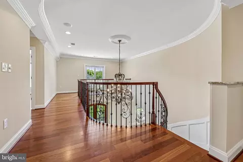 Entry Way - 7008 Hamel Hill Ct, Mclean, VA 22101 photo 10 of 15