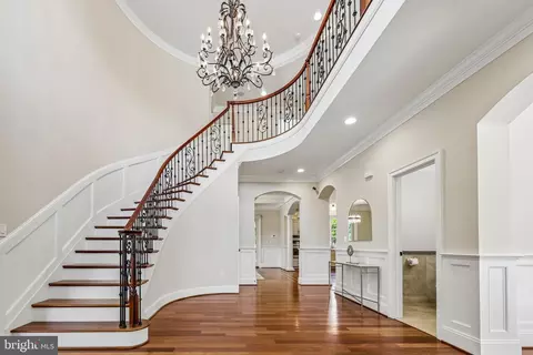 Entry Way - 7008 Hamel Hill Ct, Mclean, VA 22101 photo 3 of 15