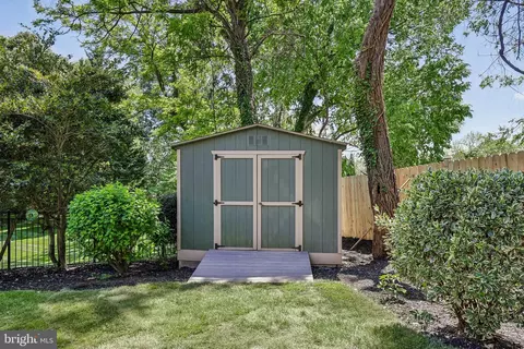 Exterior - 7008 Hamel Hill Ct, Mclean, VA 22101 photo 15 of 18
