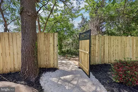 Exterior - 7008 Hamel Hill Ct, Mclean, VA 22101 photo 16 of 18