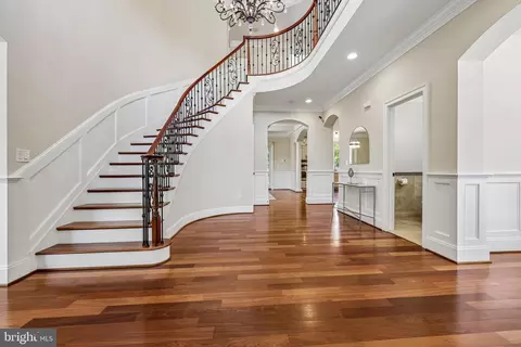 Entry Way - 7008 Hamel Hill Ct, Mclean, VA 22101 photo 2 of 15