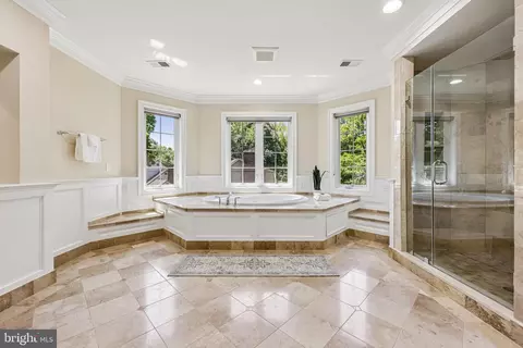 Bath - 7008 Hamel Hill Ct, Mclean, VA 22101 photo 4 of 11