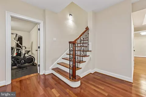 Entry Way - 7008 Hamel Hill Ct, Mclean, VA 22101 photo 14 of 15