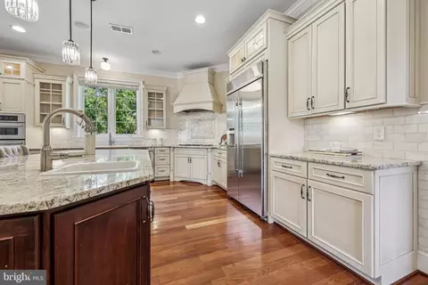 Kitchen - 7008 Hamel Hill Ct, Mclean, VA 22101 photo 4 of 10