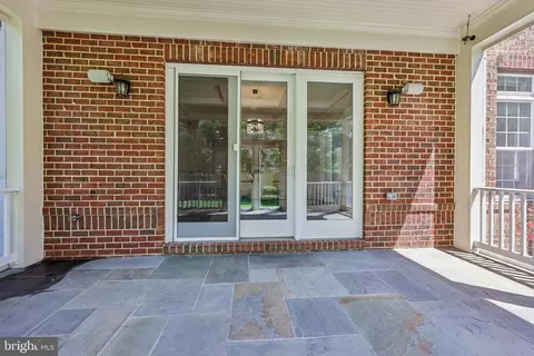 Exterior - 7008 Hamel Hill Ct, Mclean, VA 22101 photo 6 of 18