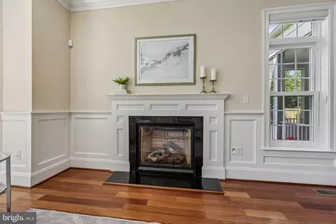 Living - 7008 Hamel Hill Ct, Mclean, VA 22101 photo 2 of 5
