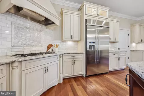 Kitchen - 7008 Hamel Hill Ct, Mclean, VA 22101 photo 7 of 10