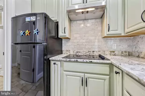 Kitchen - 7008 Hamel Hill Ct, Mclean, VA 22101 photo 10 of 10