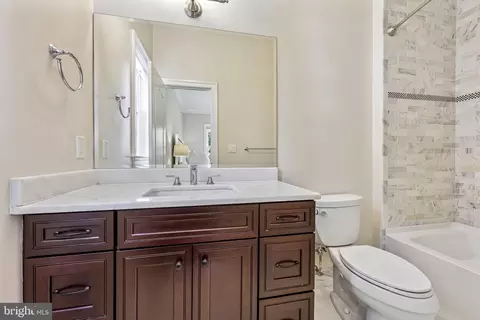 Bath - 7008 Hamel Hill Ct, Mclean, VA 22101 photo 2 of 11