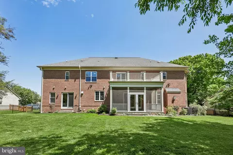 Exterior - 7008 Hamel Hill Ct, Mclean, VA 22101 photo 12 of 18