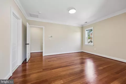 Bedroom - 7008 Hamel Hill Ct, Mclean, VA 22101 photo 12 of 13
