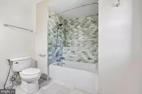 Bath - 7008 Hamel Hill Ct, Mclean, VA 22101 photo 6 of 11