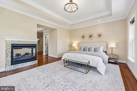 Bedroom - 7008 Hamel Hill Ct, Mclean, VA 22101 photo 4 of 13