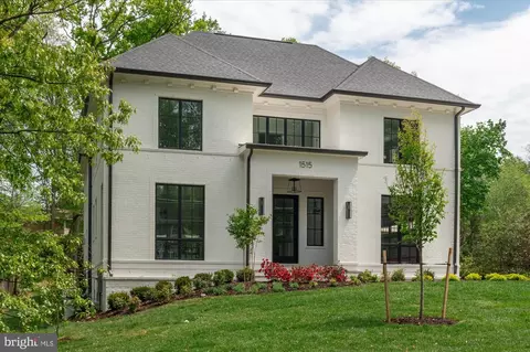 1515 Crestwood Ln, Mclean, VA 22101