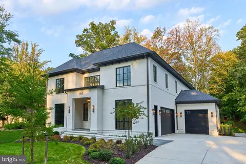 Exterior - 1515 Crestwood Ln, Mclean, VA 22101 photo 1 of 6