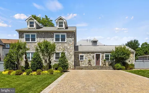 6634 Harriett St, Falls Church, VA 22042