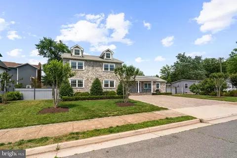 6634 Harriett St, Falls Church, VA 22042