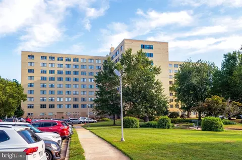 6631 Wakefield Dr #106, Alexandria, VA 22307