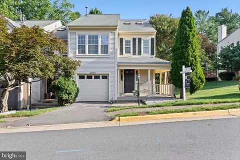 3860 Waythorn Pl, Fairfax, VA 22033
