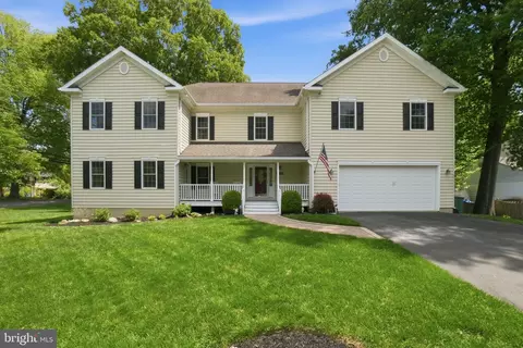 8613 Vernon Ave, Alexandria, VA 22309