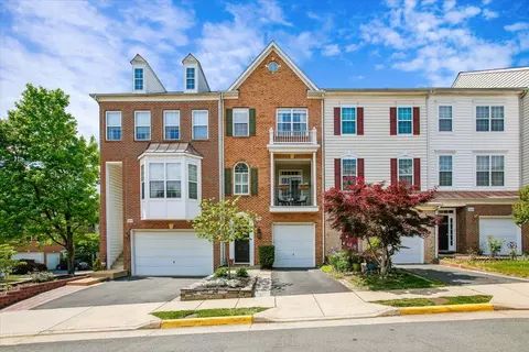 7850 Locust Leaf Ln, Alexandria, VA 22315
