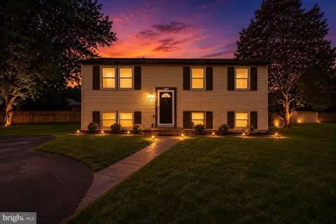 1245 Wilshire Dr, Herndon, VA 20170