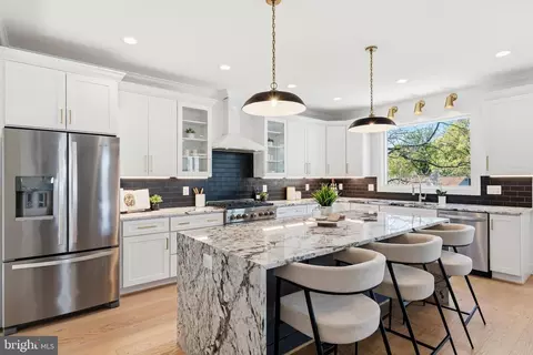 6806 Farragut Ave, Falls Church, VA 22042