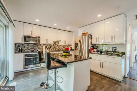 Kitchen - 2013 Lakewinds Dr, Reston, VA 20191 photo 3 of 5