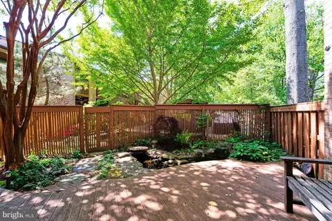 Exterior - 2013 Lakewinds Dr, Reston, VA 20191 photo 3 of 10