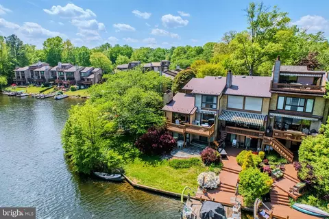 View/Area - 2013 Lakewinds Dr, Reston, VA 20191 photo 8 of 11