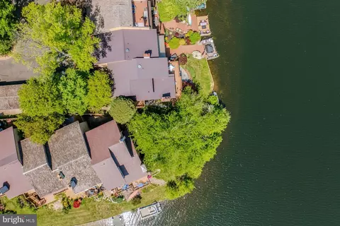 View/Area - 2013 Lakewinds Dr, Reston, VA 20191 photo 7 of 11