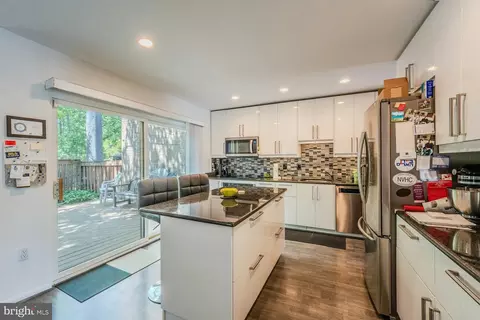 Kitchen - 2013 Lakewinds Dr, Reston, VA 20191 photo 2 of 5