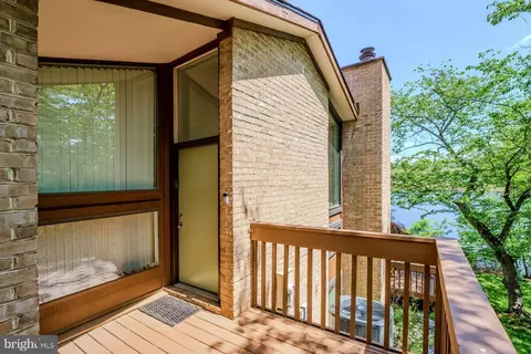 Exterior - 2013 Lakewinds Dr, Reston, VA 20191 photo 8 of 10