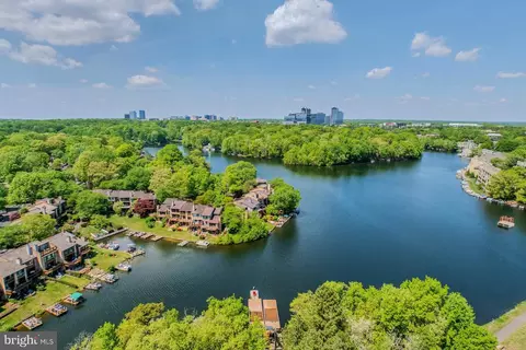 View/Area - 2013 Lakewinds Dr, Reston, VA 20191 photo 3 of 11