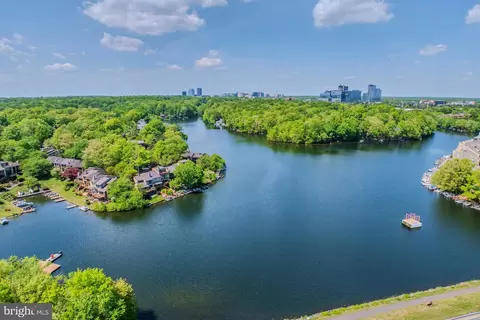 View/Area - 2013 Lakewinds Dr, Reston, VA 20191 photo 1 of 11