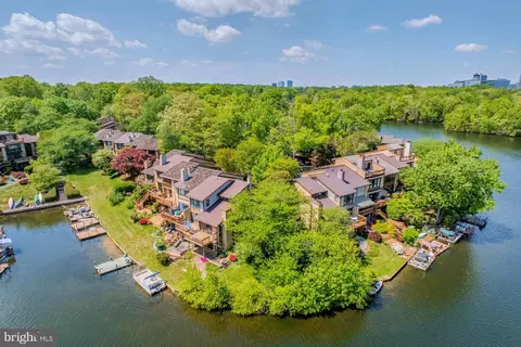 View/Area - 2013 Lakewinds Dr, Reston, VA 20191 photo 5 of 11