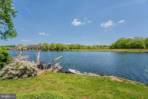 View/Area - 2013 Lakewinds Dr, Reston, VA 20191 photo 4 of 11